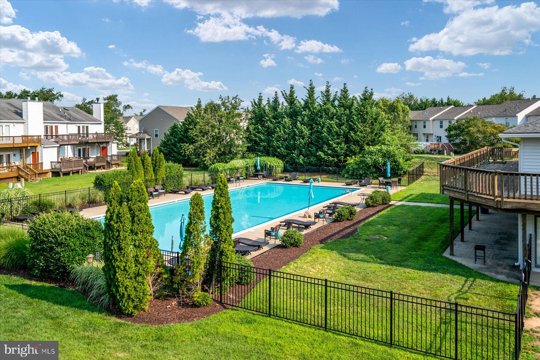 THOMPSON CREEK CONDOS - Residential