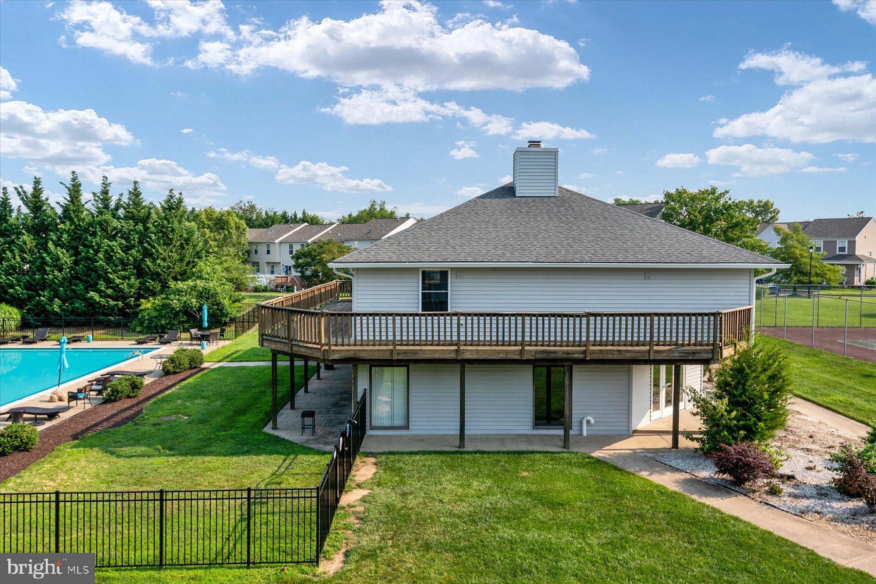 THOMPSON CREEK CONDOS - Residential