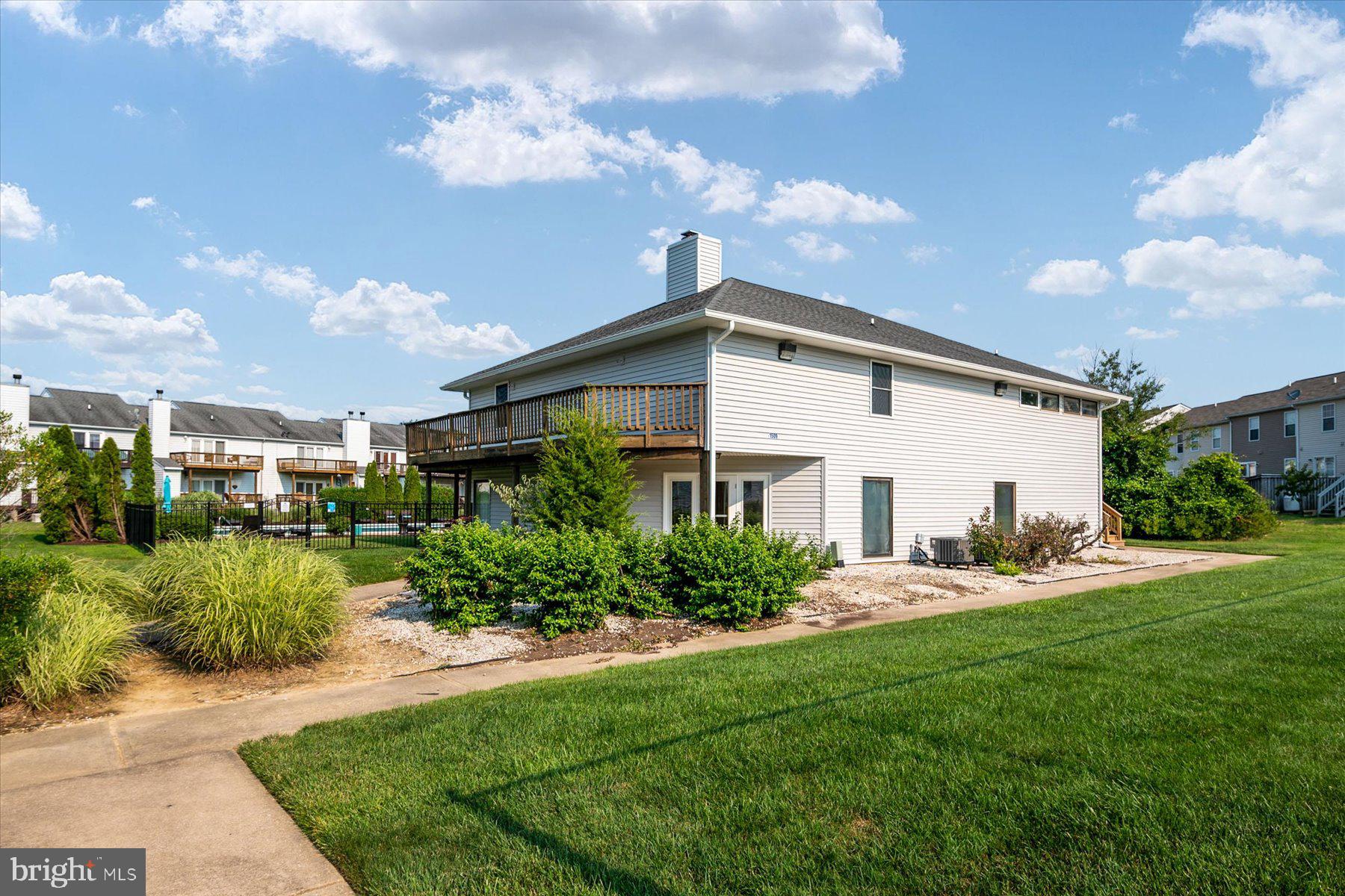 THOMPSON CREEK CONDOS - Residential