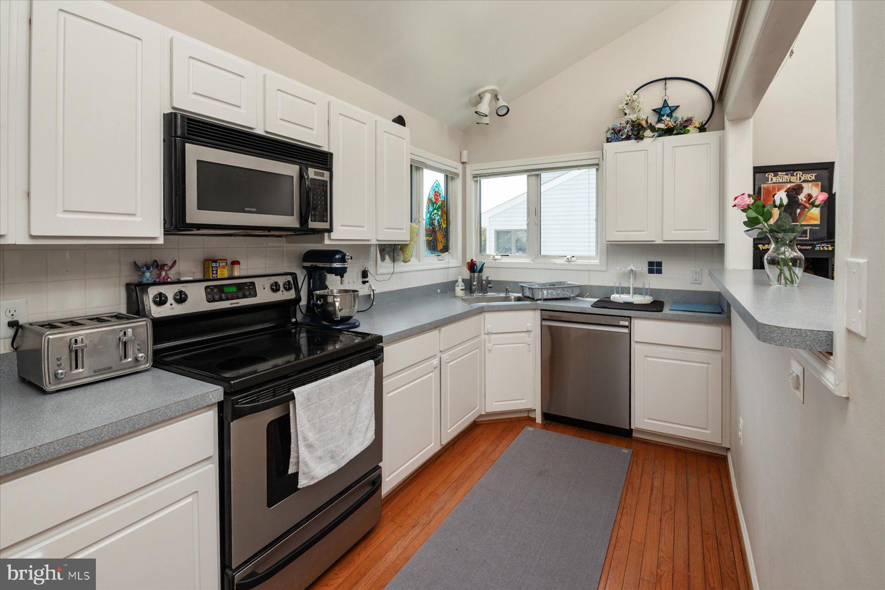 THOMPSON CREEK CONDOS - Residential