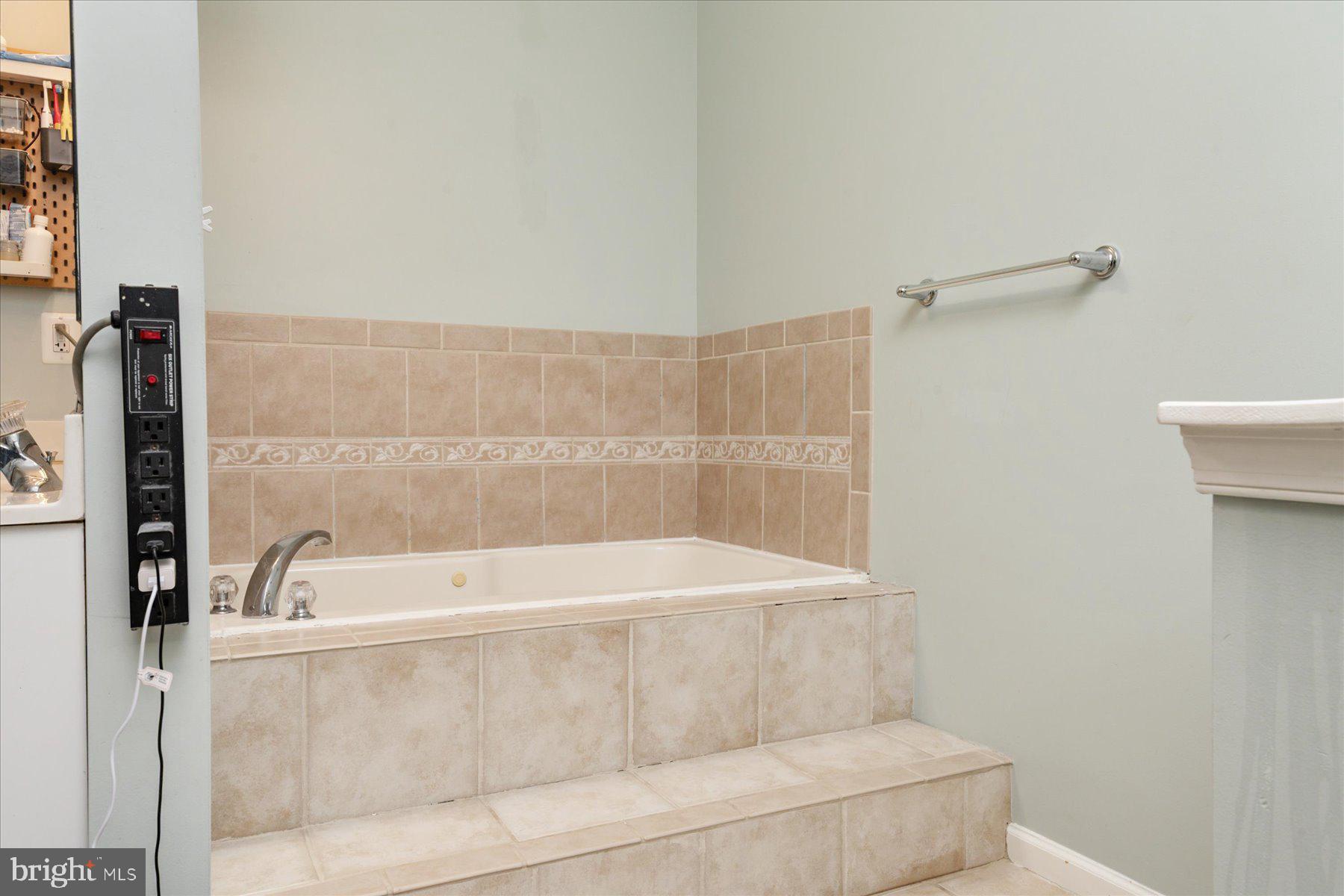 THOMPSON CREEK CONDOS - Residential