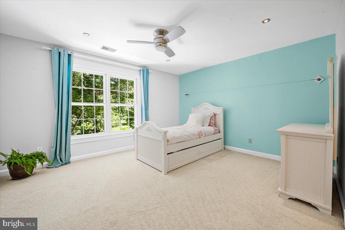 RIVERS EDGE - Residential