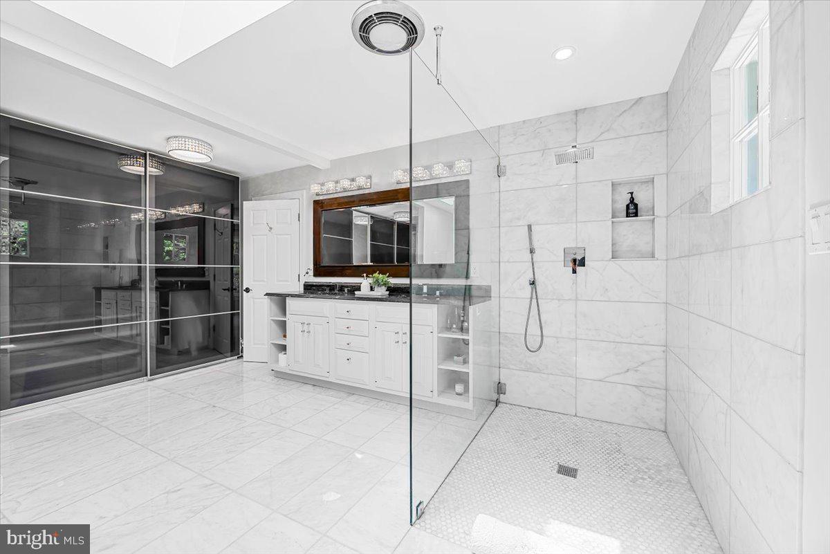 RIVERS EDGE - Residential