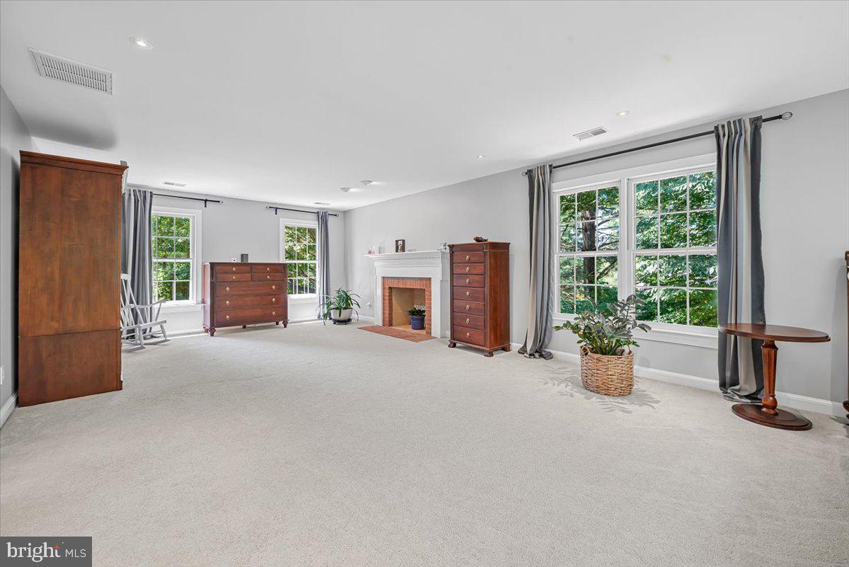 RIVERS EDGE - Residential