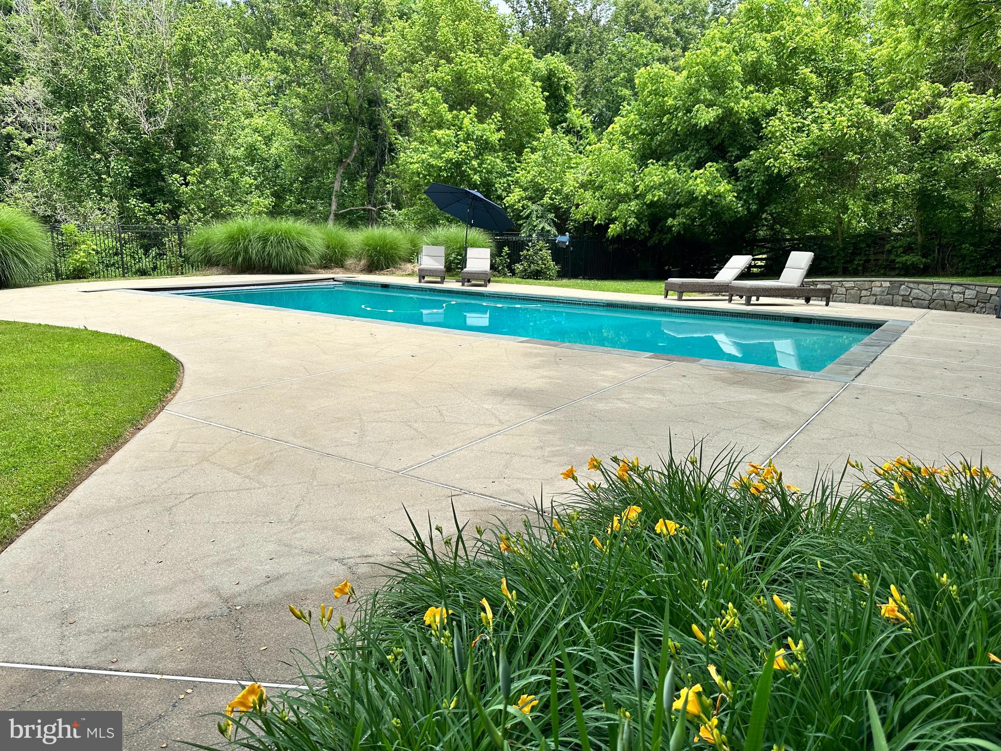 RIVERS EDGE - Residential