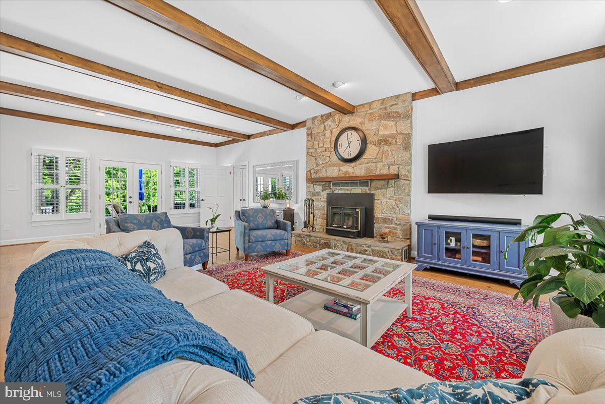 RIVERS EDGE - Residential