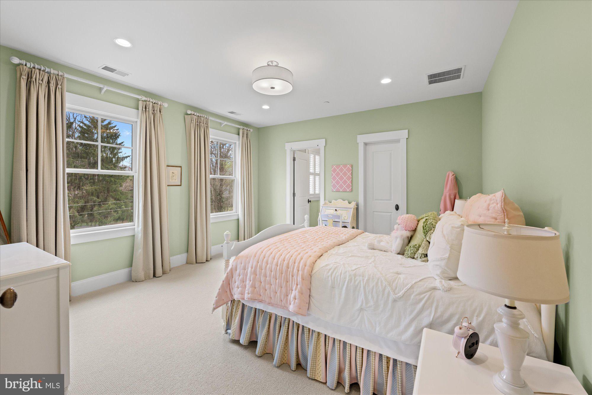WILLIAMSBURG GARDENS - Residential