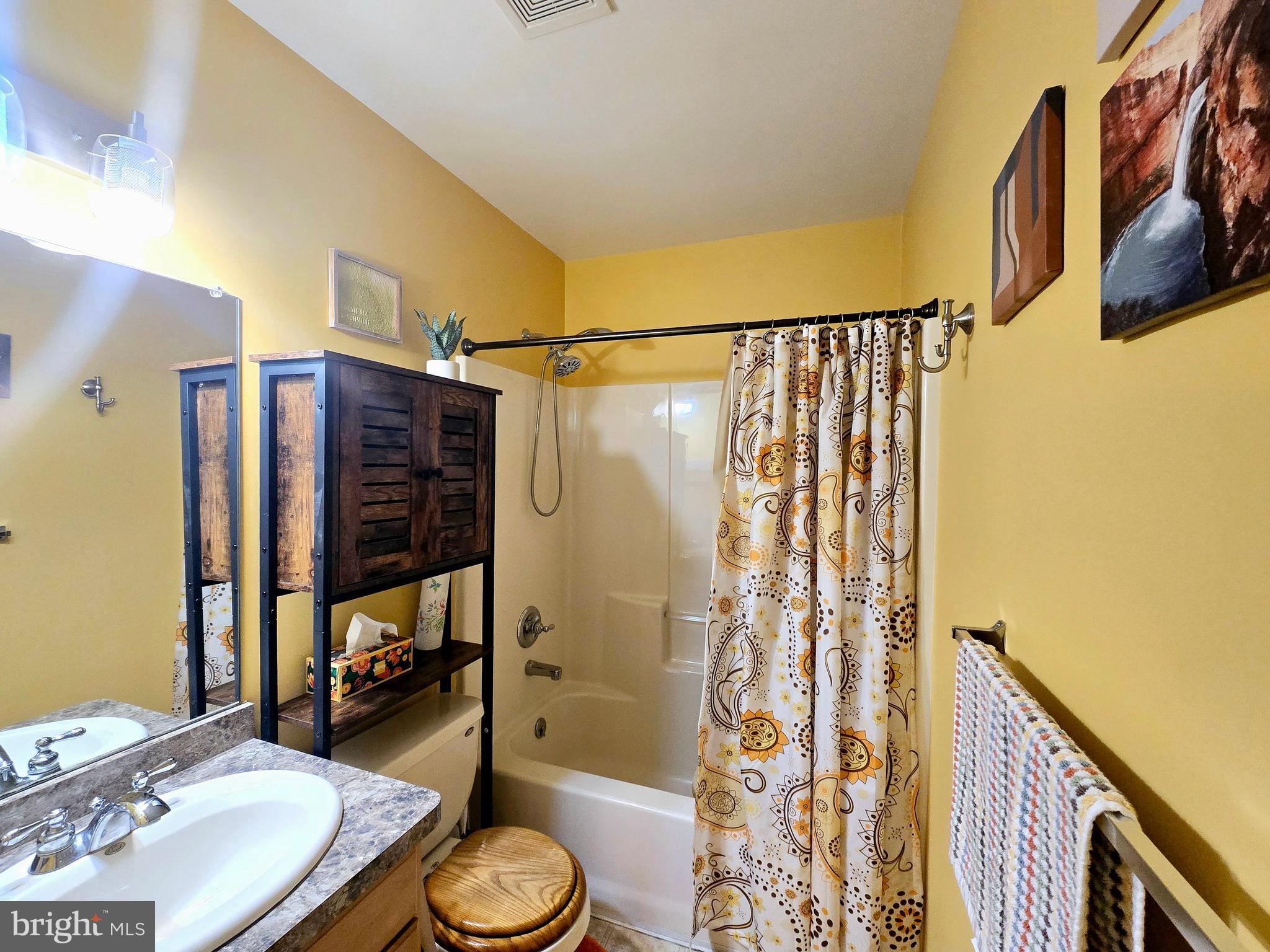BLUE MOUNTAIN LAKE EST - Residential