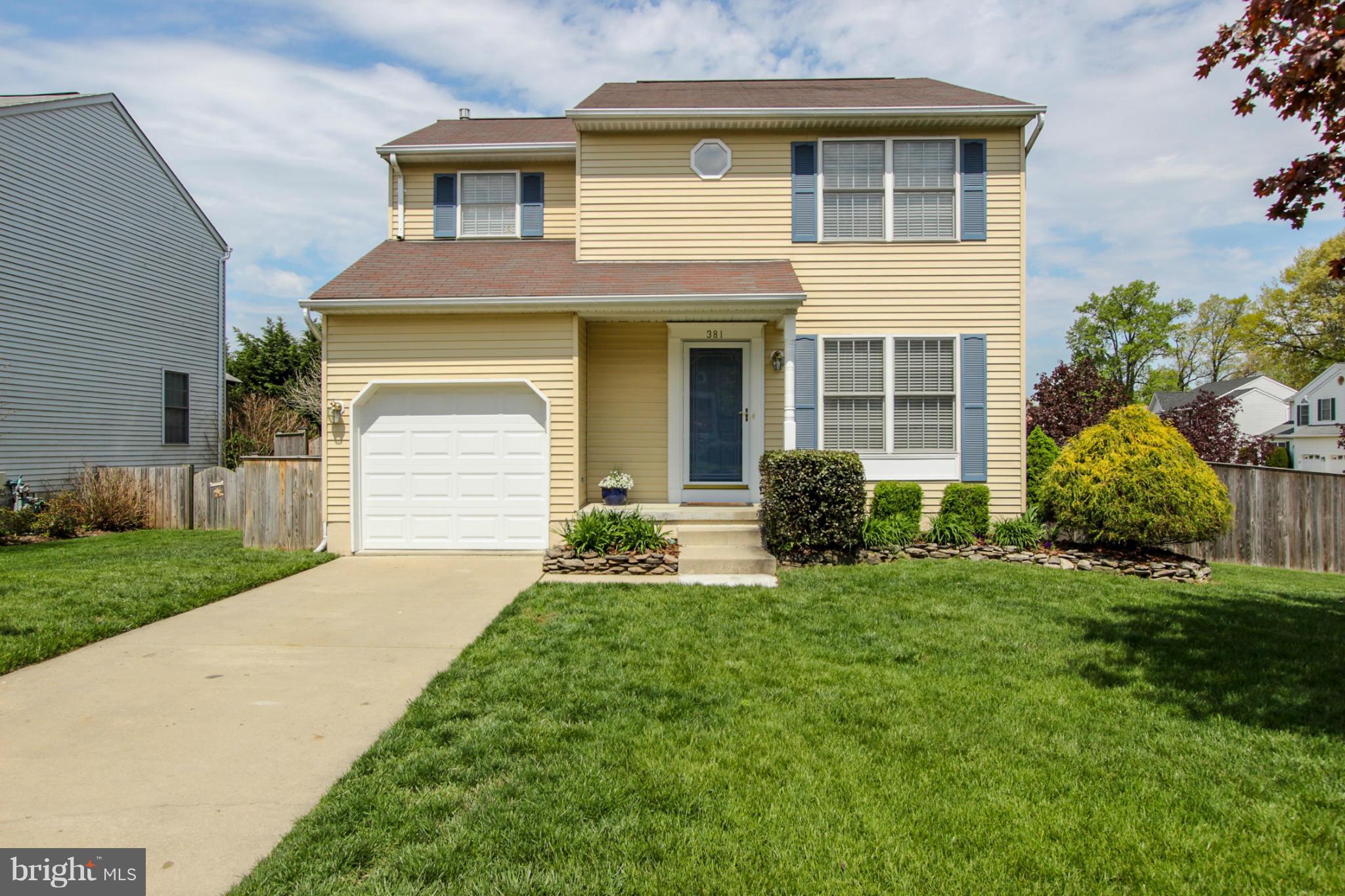 Fantastic colonial in Harting Farm.  Bright and open floor plan, gourmet kitchen with breakfast bar, Pergo floors and new carpet throughout, freshly painted, gas fireplace, 1 car garage, 4 bedrooms, master suite with bath and nice closet space.  Large, level corner lot, fully fenced yard, short walk to community pool and playgrounds, great find!