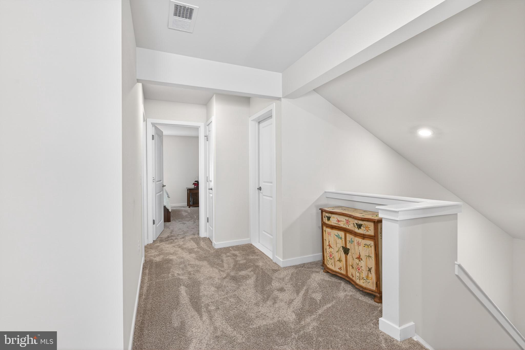 HILLVIEW - Residential