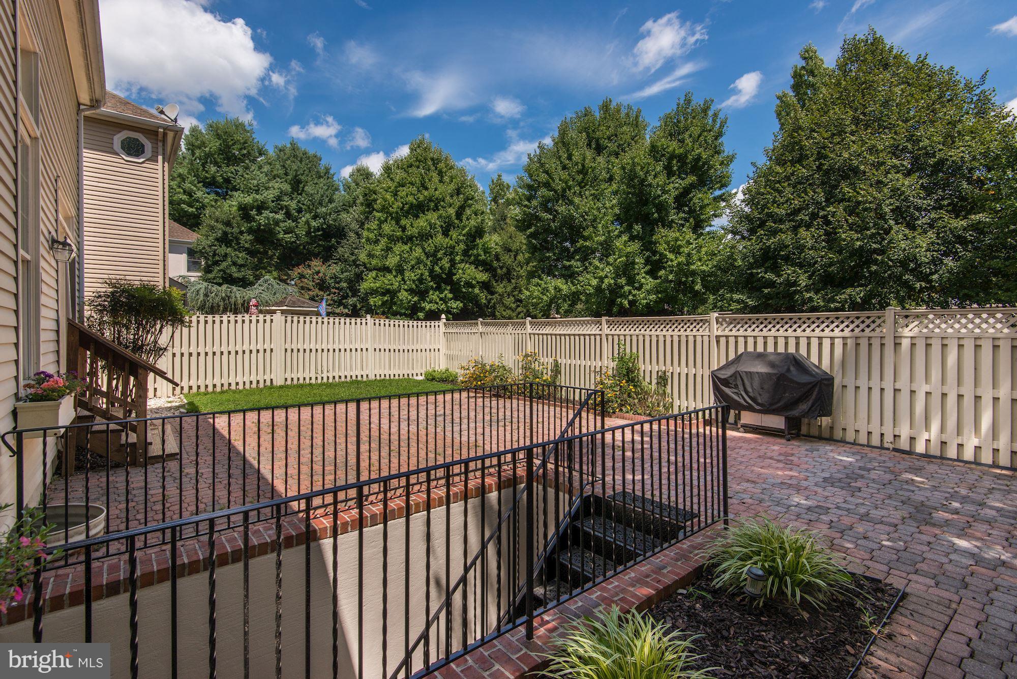 EDGEMOORE - Residential Lease