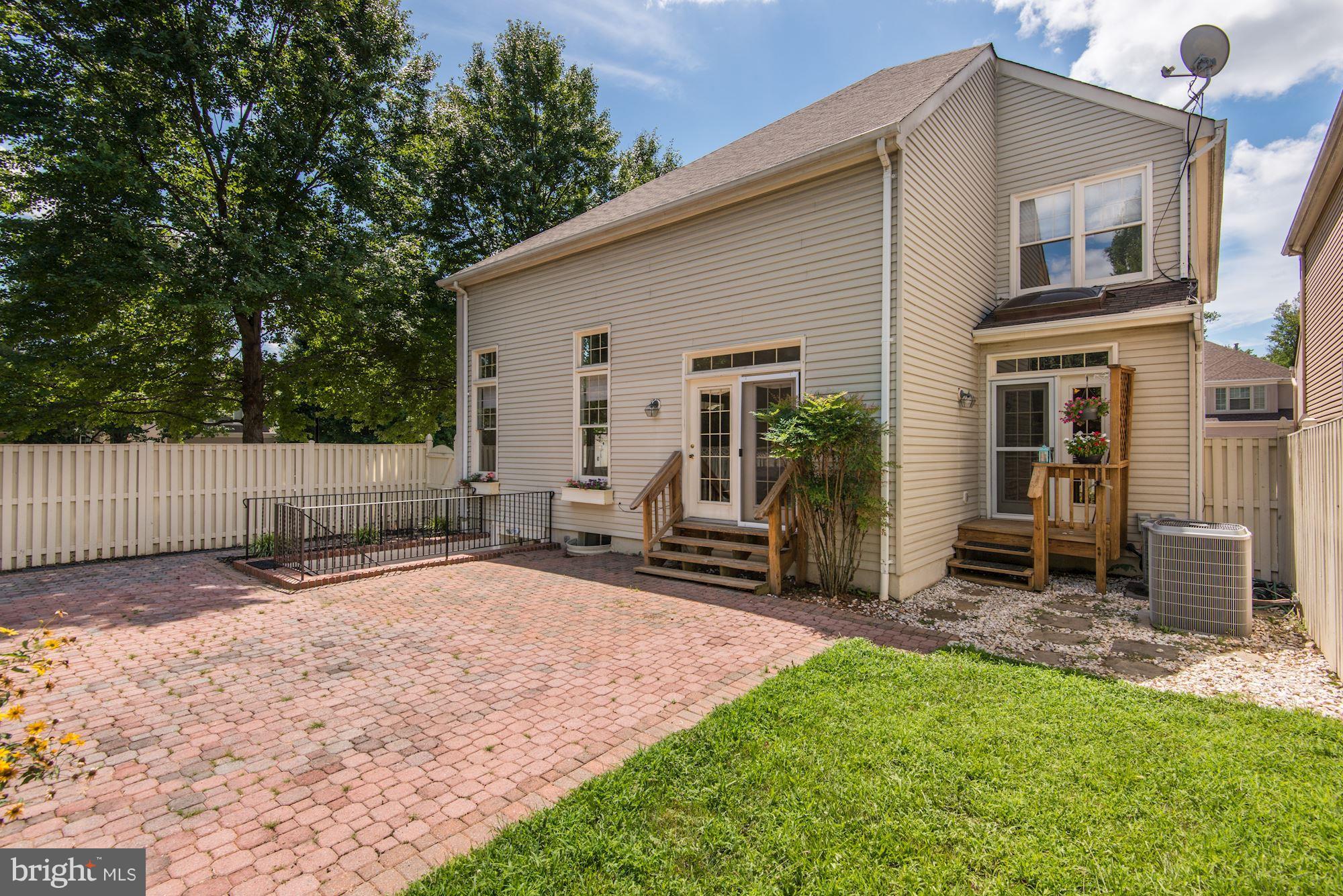 EDGEMOORE - Residential Lease