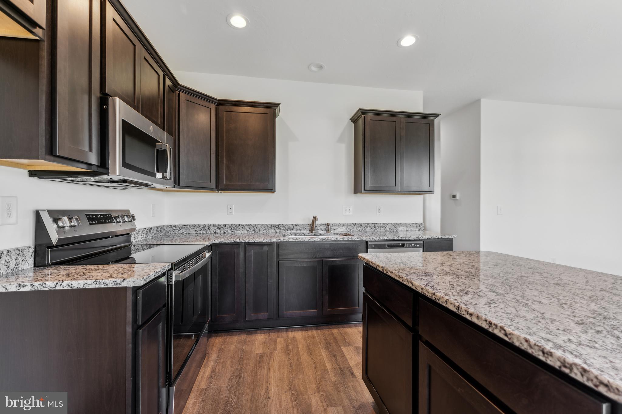KINGS COURT AT BROWNSTONE - Residential