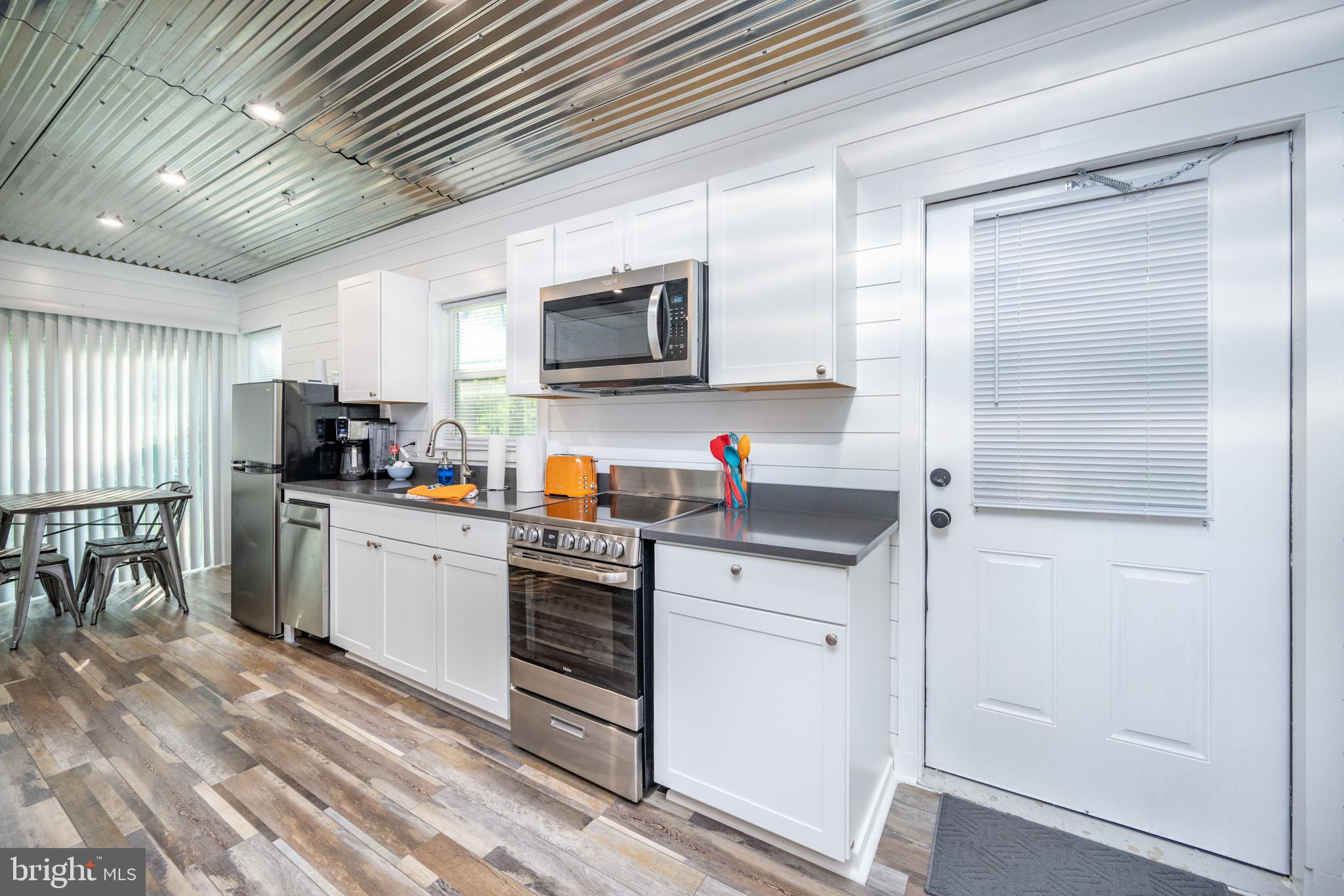 GLENDALE ROAD - Residential