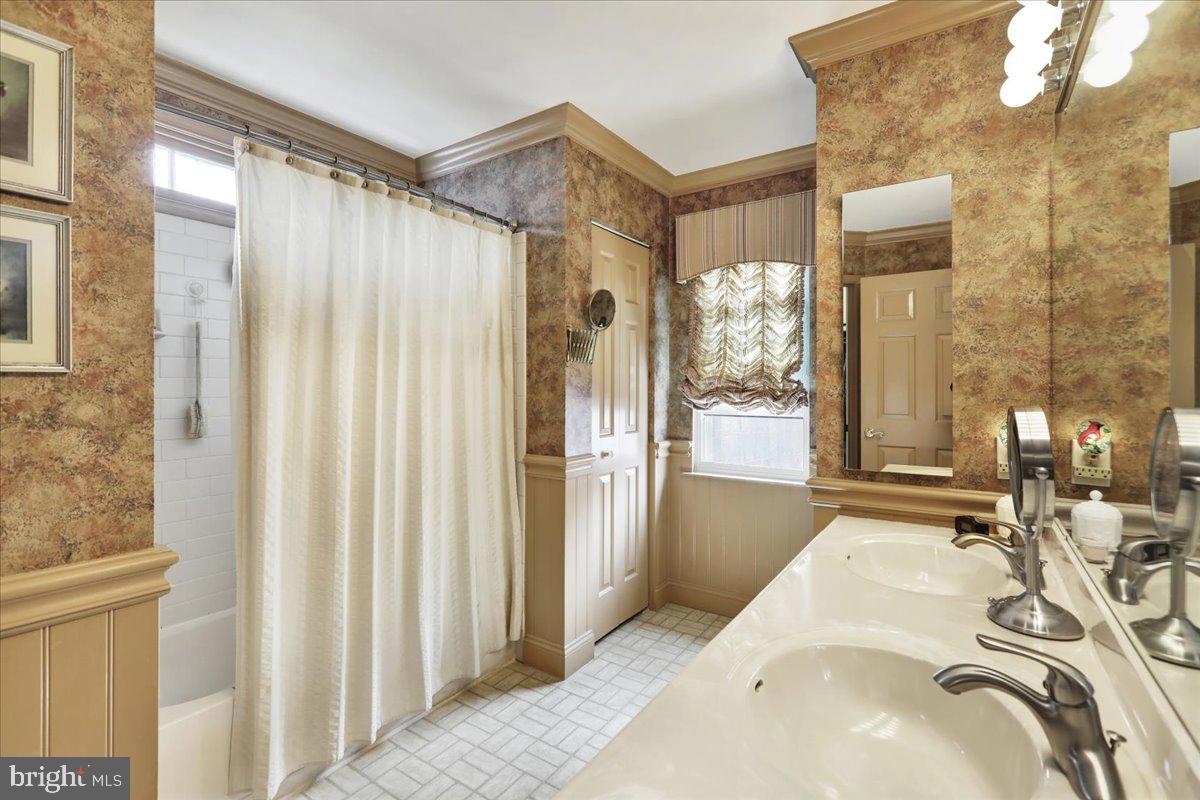WILLIAMSBURG - Residential