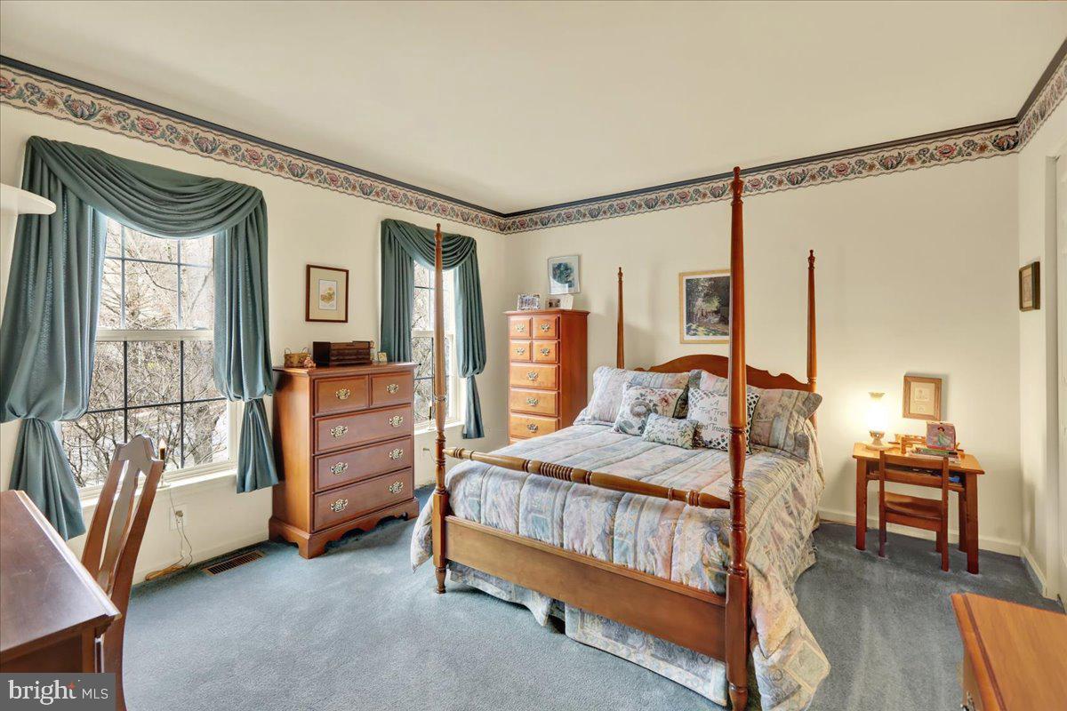 WILLIAMSBURG - Residential