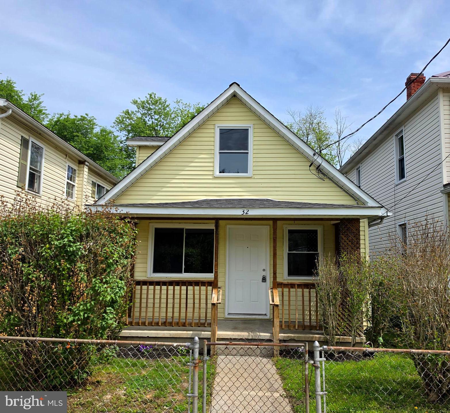 Nicely Renovated & Move-In Ready!
This charming 3-bedroom, 1-bath home offers 1,020 sq ft of beautifully updated living space. Recent renovations include brand-new flooring, a fully updated kitchen and bath, modern appliances, new windows, roof, gas furnace, and upgraded electric service. Fresh paint throughout gives the home a bright, welcoming feel. Washer and dryer are included for added convenience.  Don’t miss this turnkey opportunity—schedule your private tour today!