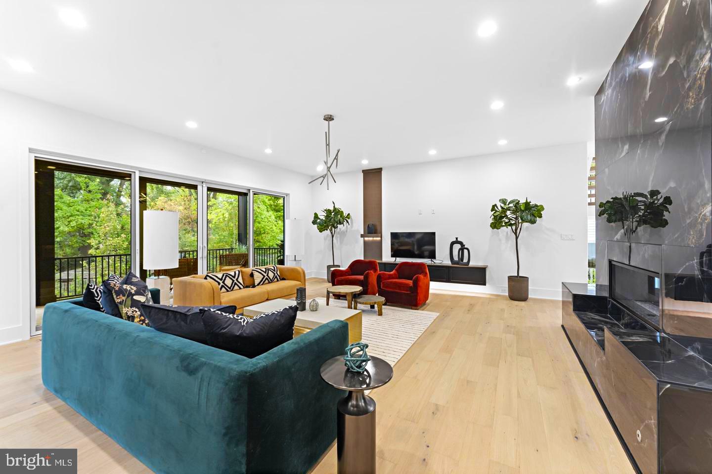 HUNTING RIDGE - Residential