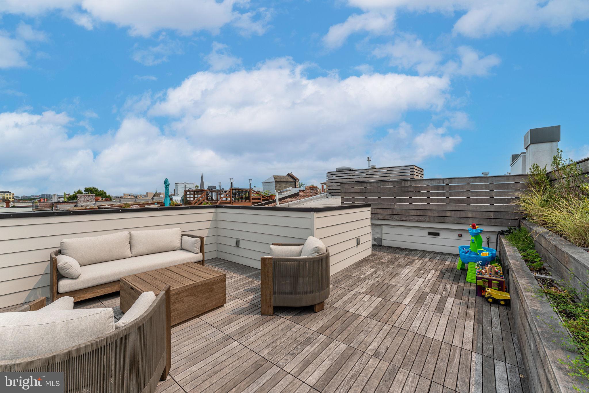 LOGAN CIRCLE - Residential
