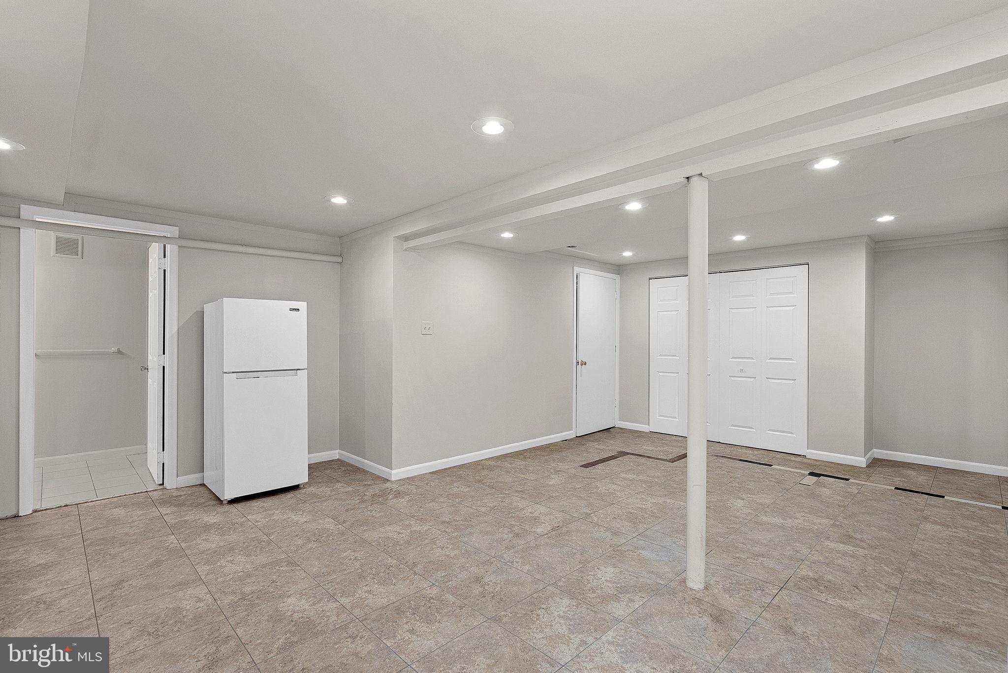 RIDGE MANOR - Residential