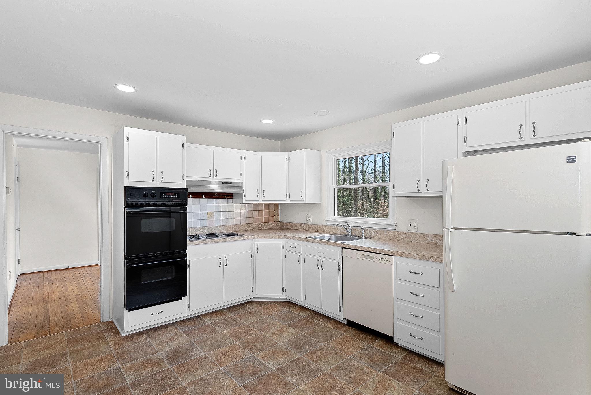 RIDGE MANOR - Residential