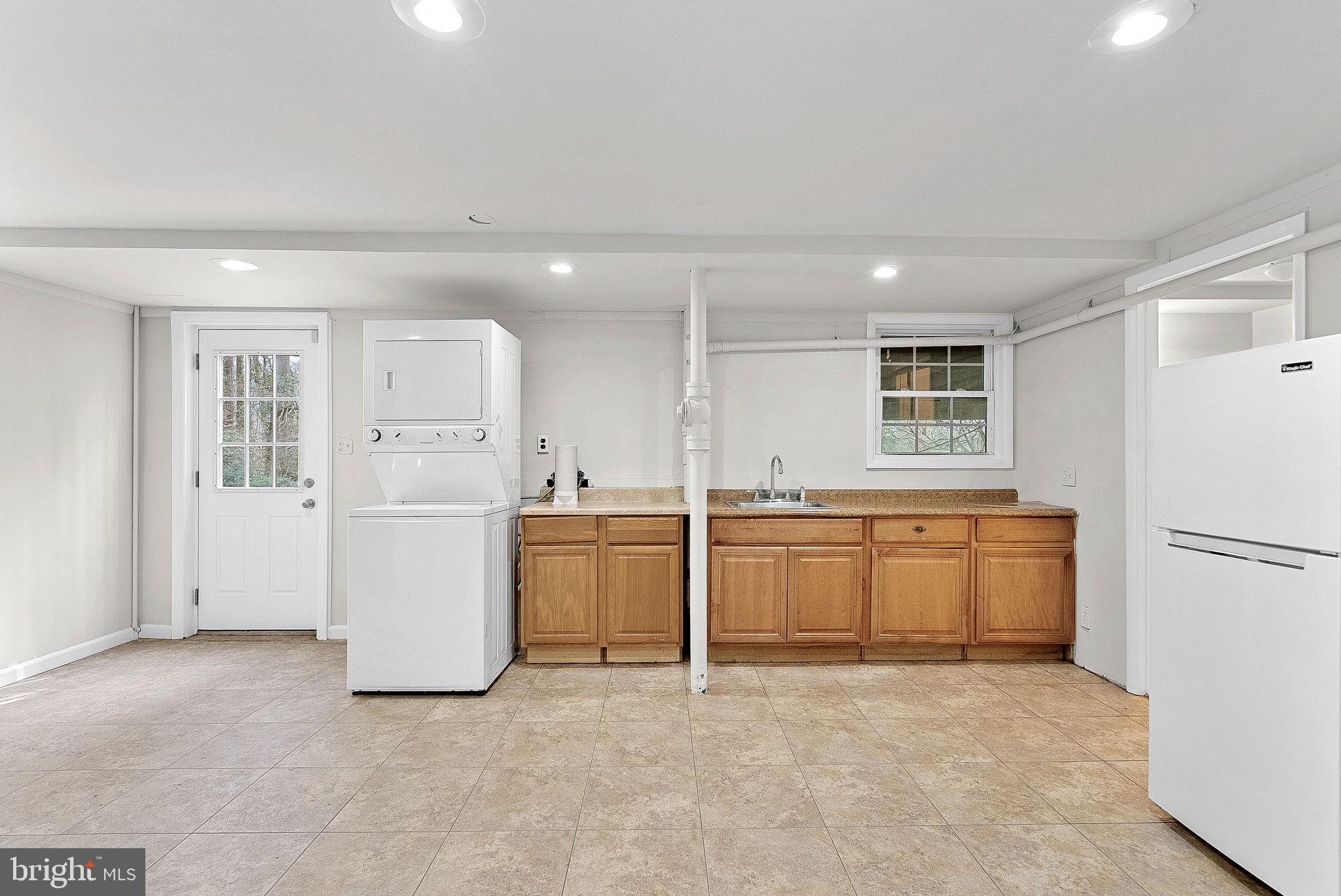 RIDGE MANOR - Residential