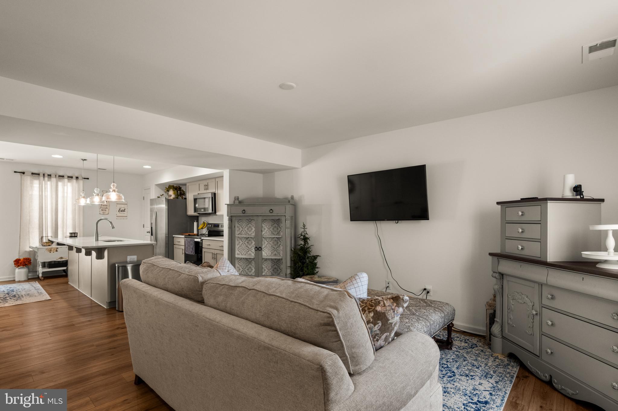 WHISPERING PINES - Residential