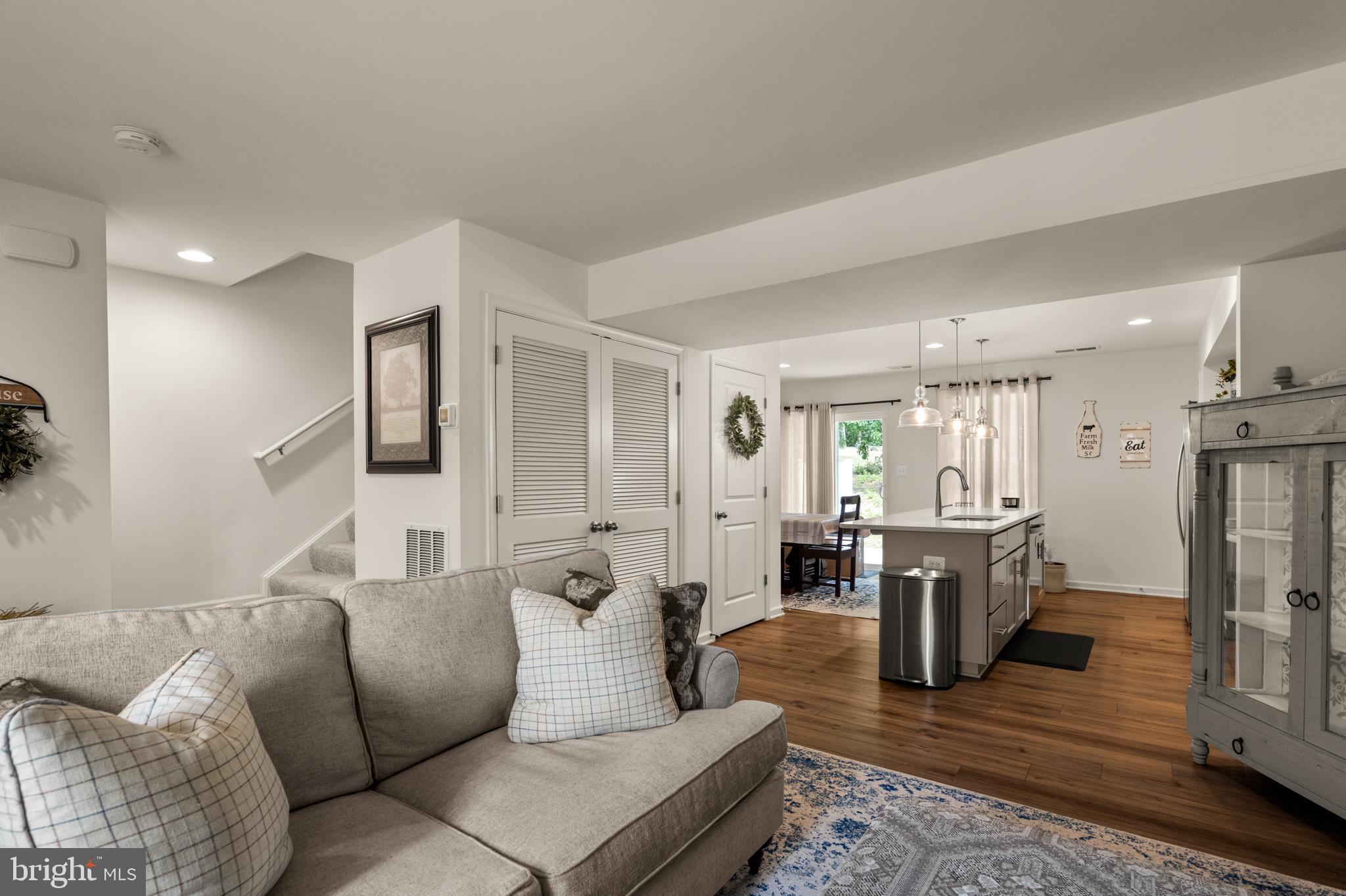 WHISPERING PINES - Residential