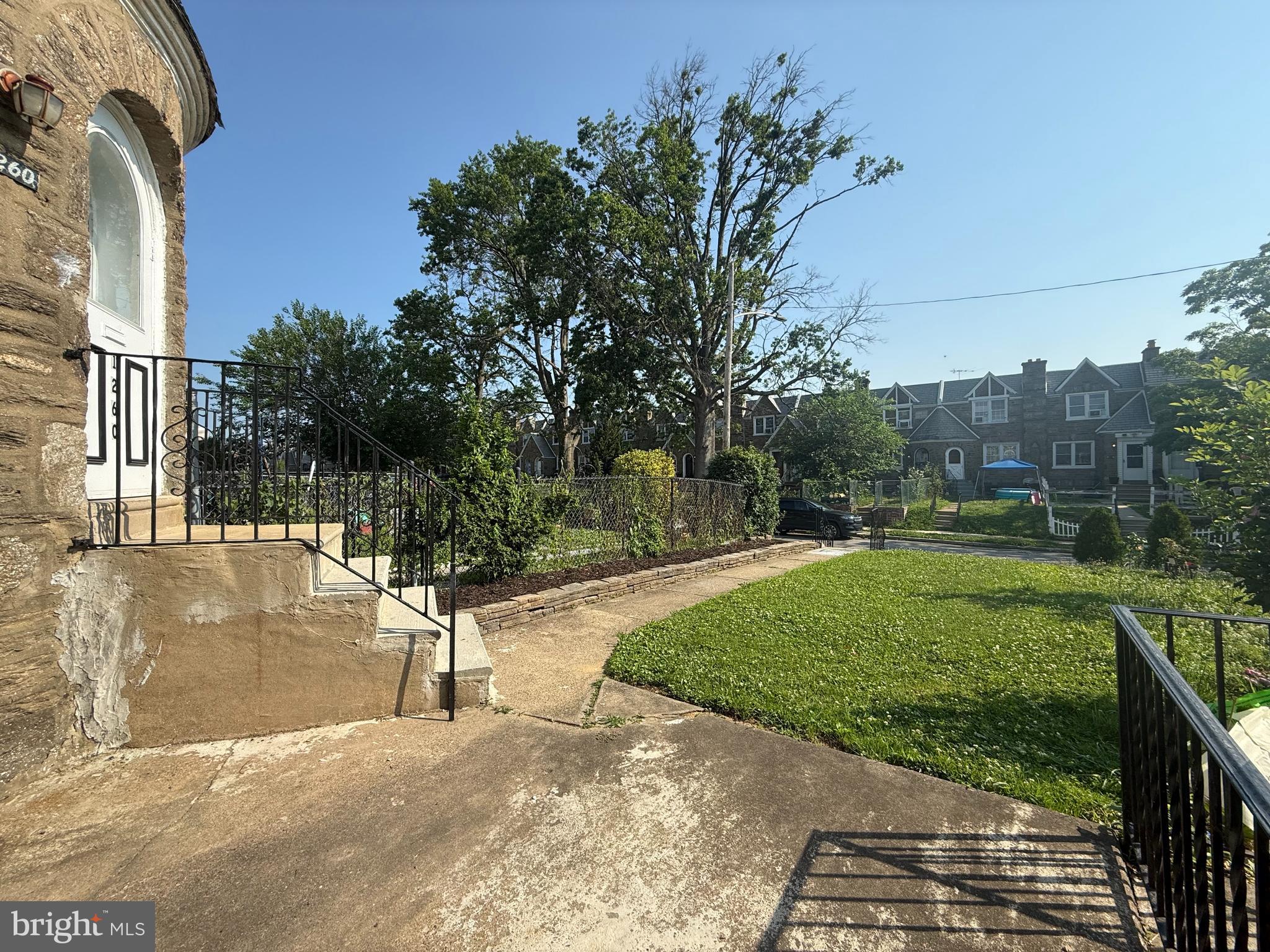 OXFORD CIRCLE - Residential