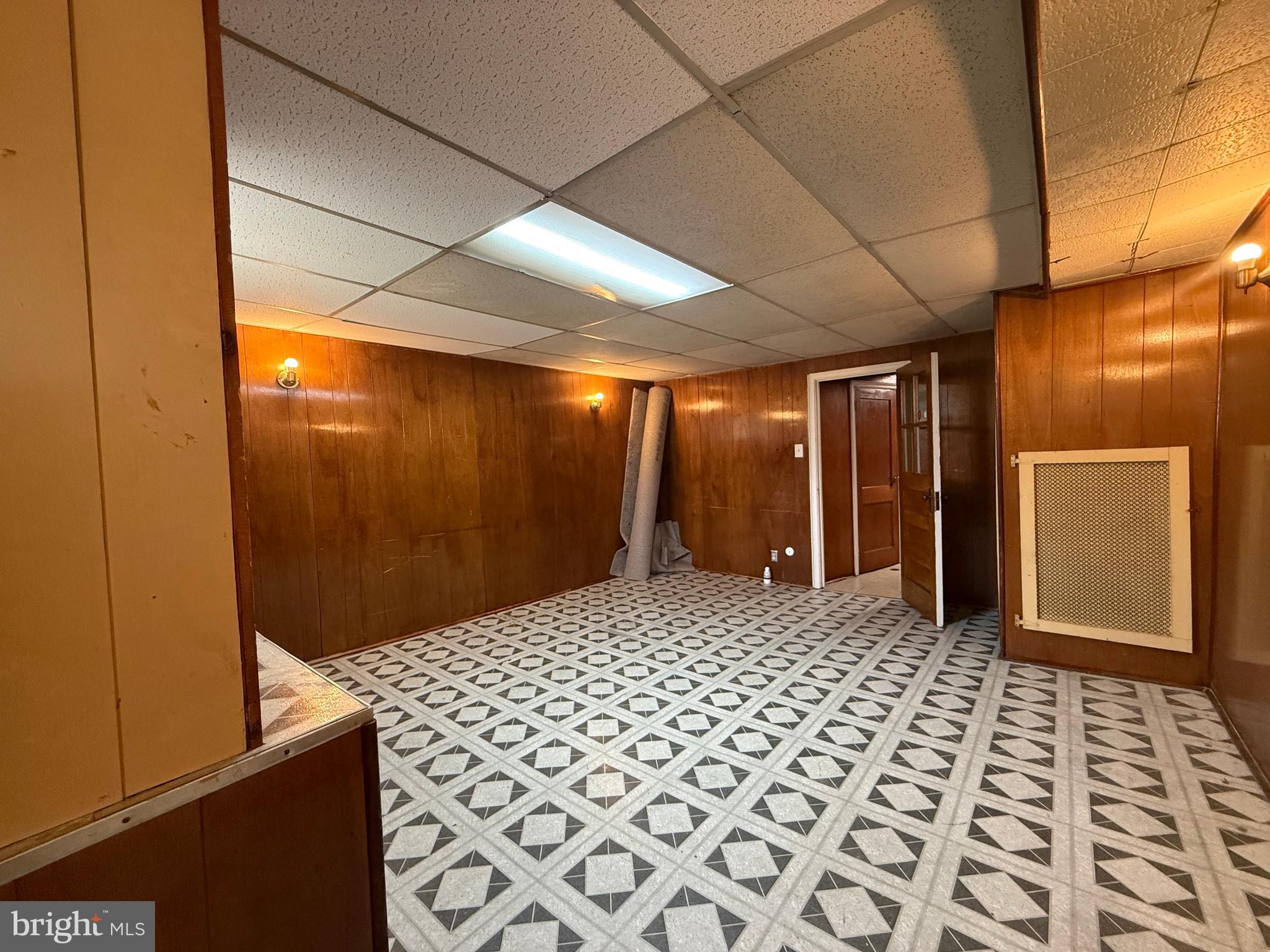 OXFORD CIRCLE - Residential