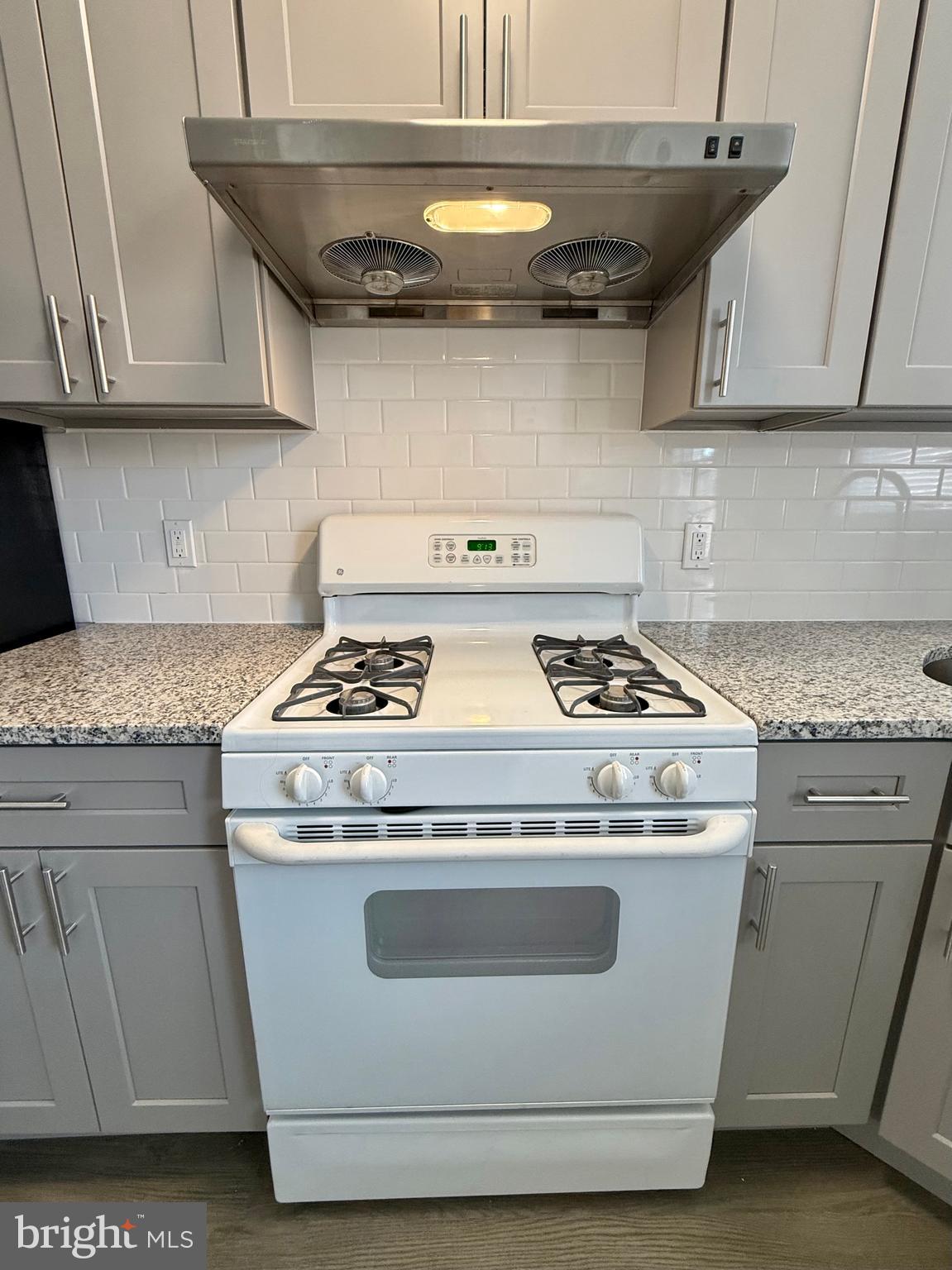 OXFORD CIRCLE - Residential