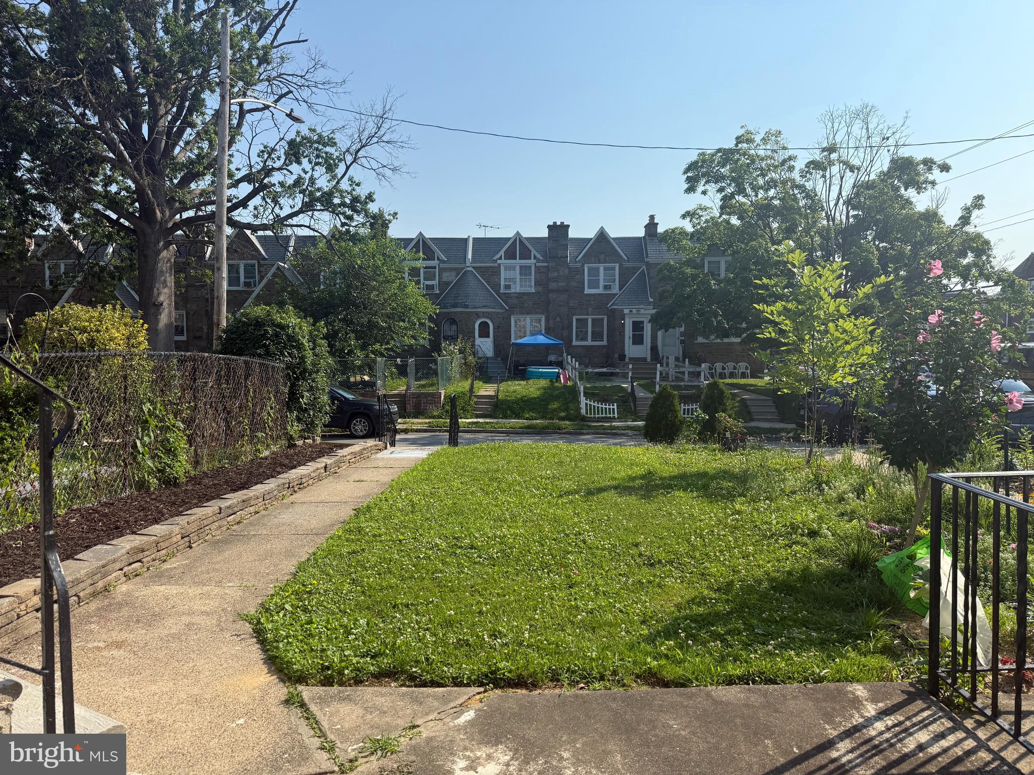 OXFORD CIRCLE - Residential