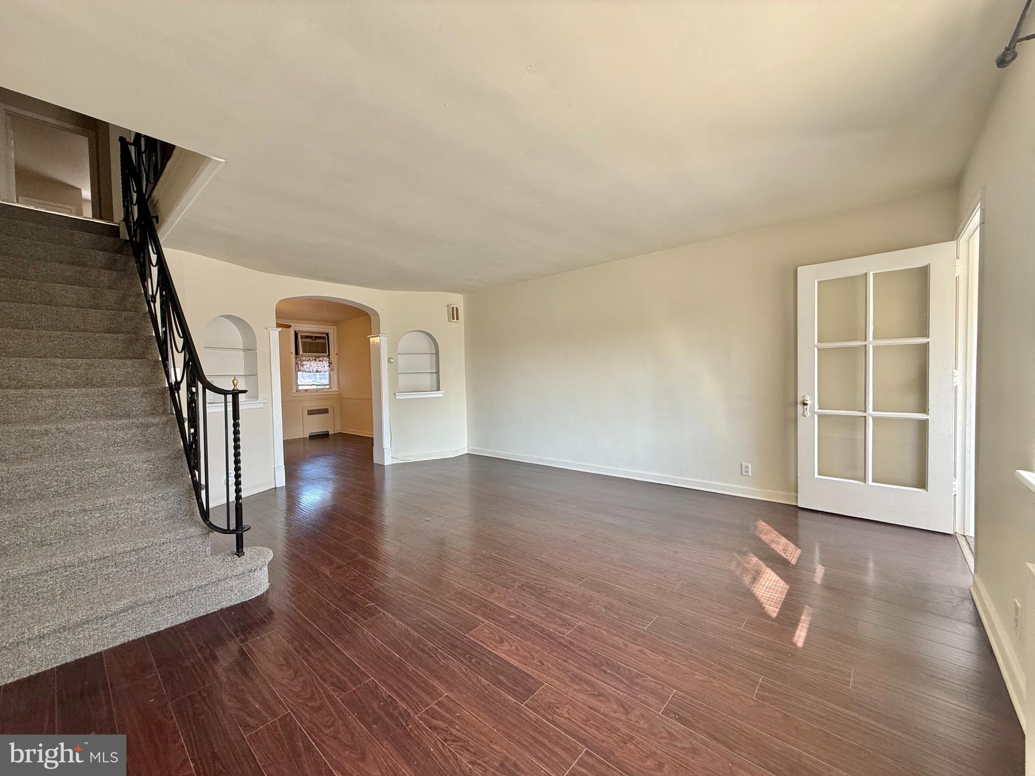OXFORD CIRCLE - Residential