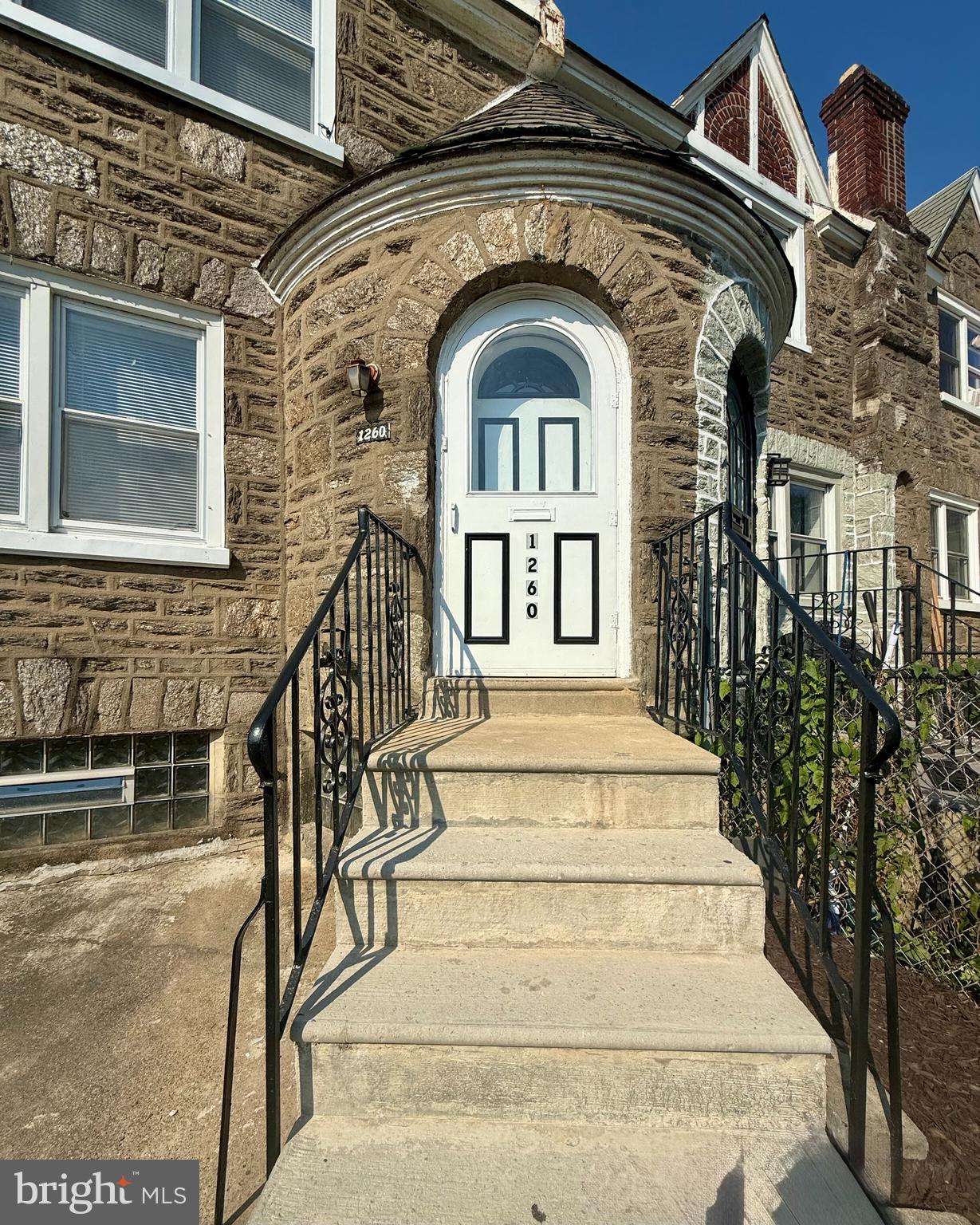 OXFORD CIRCLE - Residential
