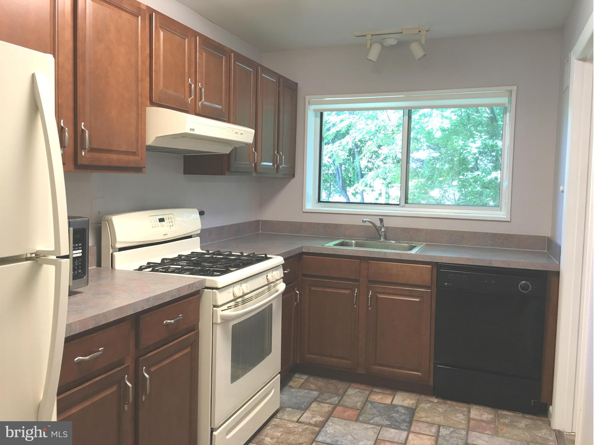 PARKSIDE CONDOMINIUMS - Residential Lease