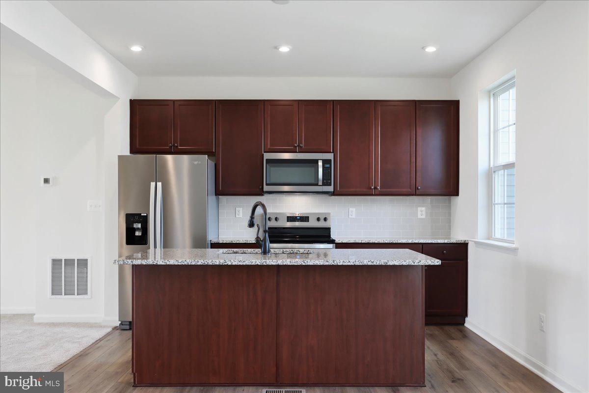OVERLOOK AT RIVERSIDE TOWNHOMES - Residential Lease
