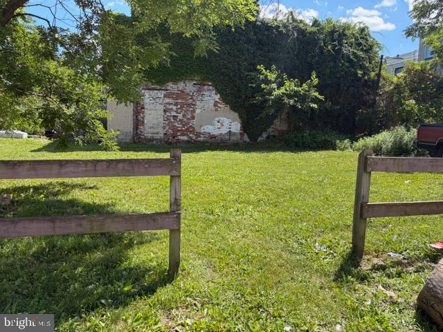 817-827 W. Cumberland is vacant ground.
Ready to build.