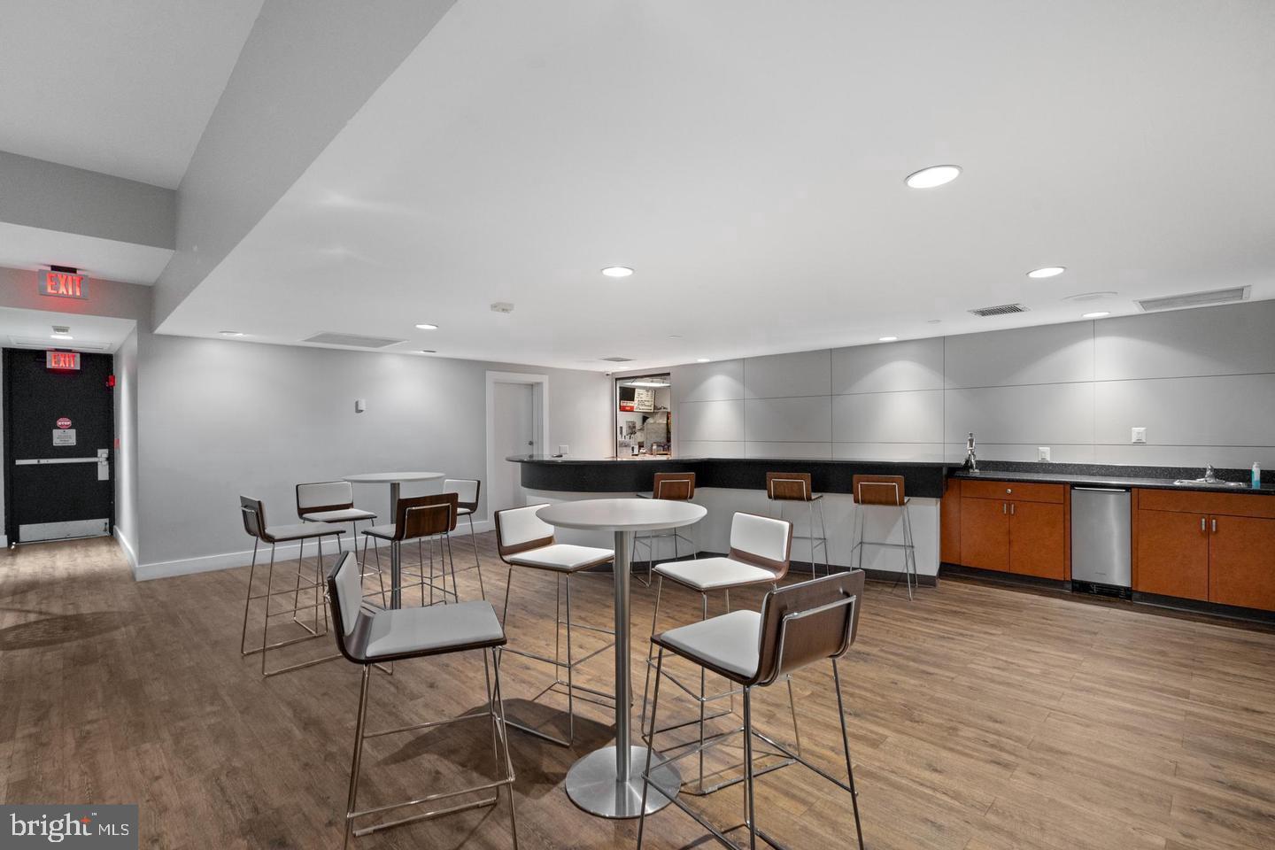 EOS TWENTY-ONE - Residential