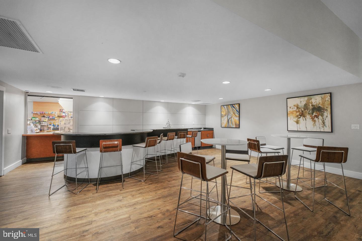 EOS TWENTY-ONE - Residential