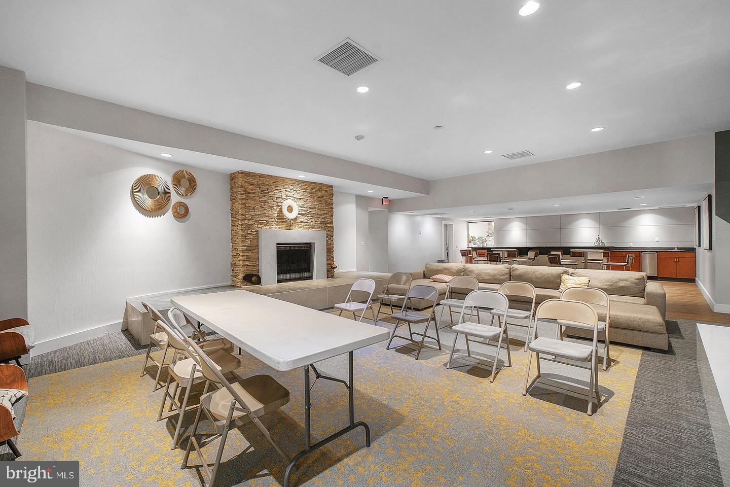 EOS TWENTY-ONE - Residential