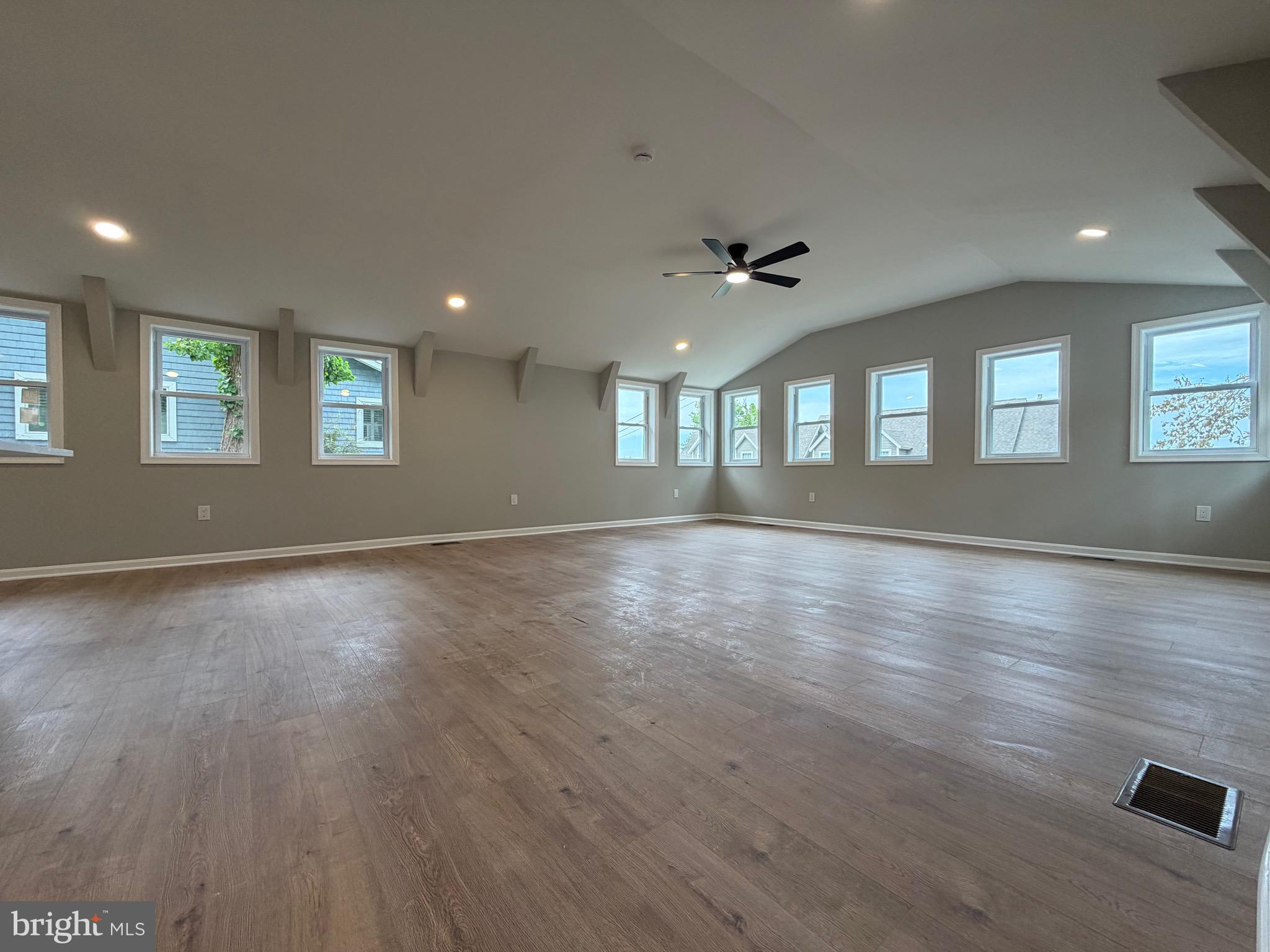 LONG BEACH - Residential