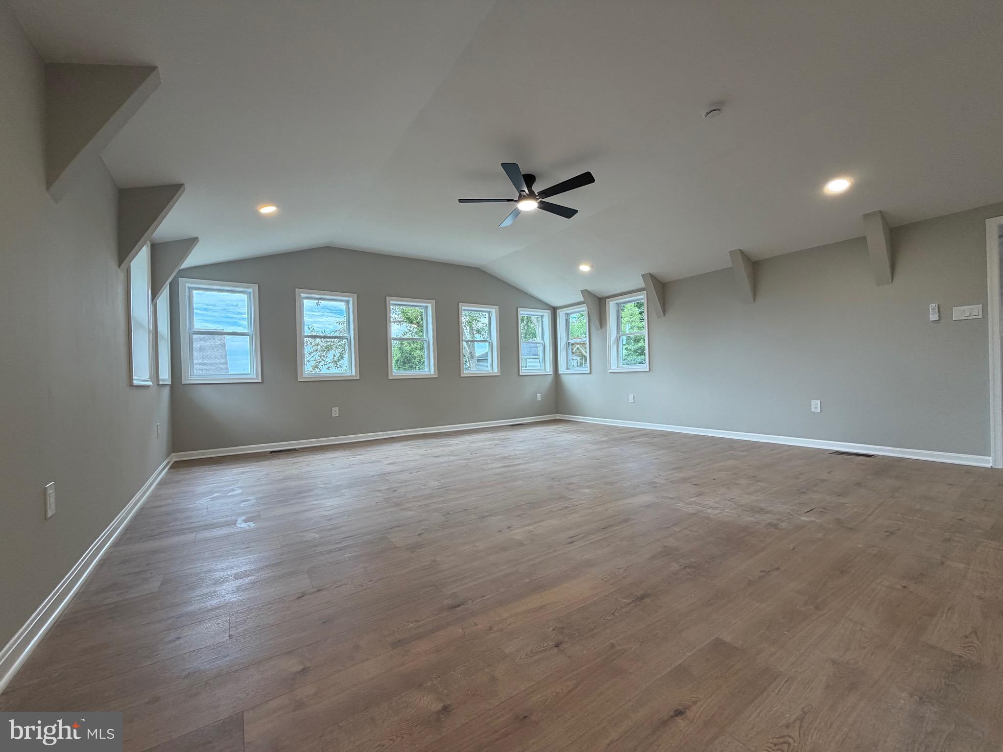 LONG BEACH - Residential