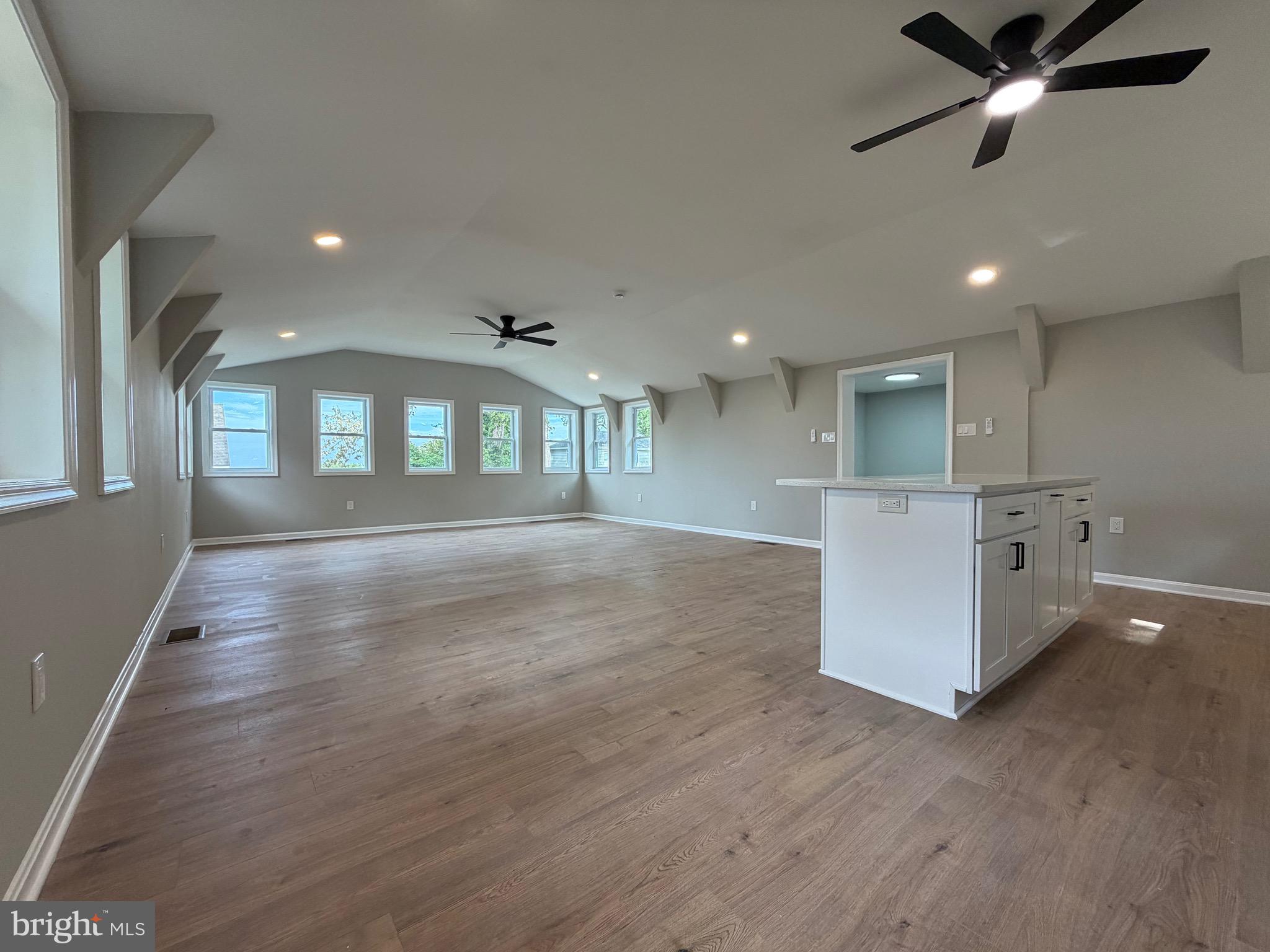 LONG BEACH - Residential