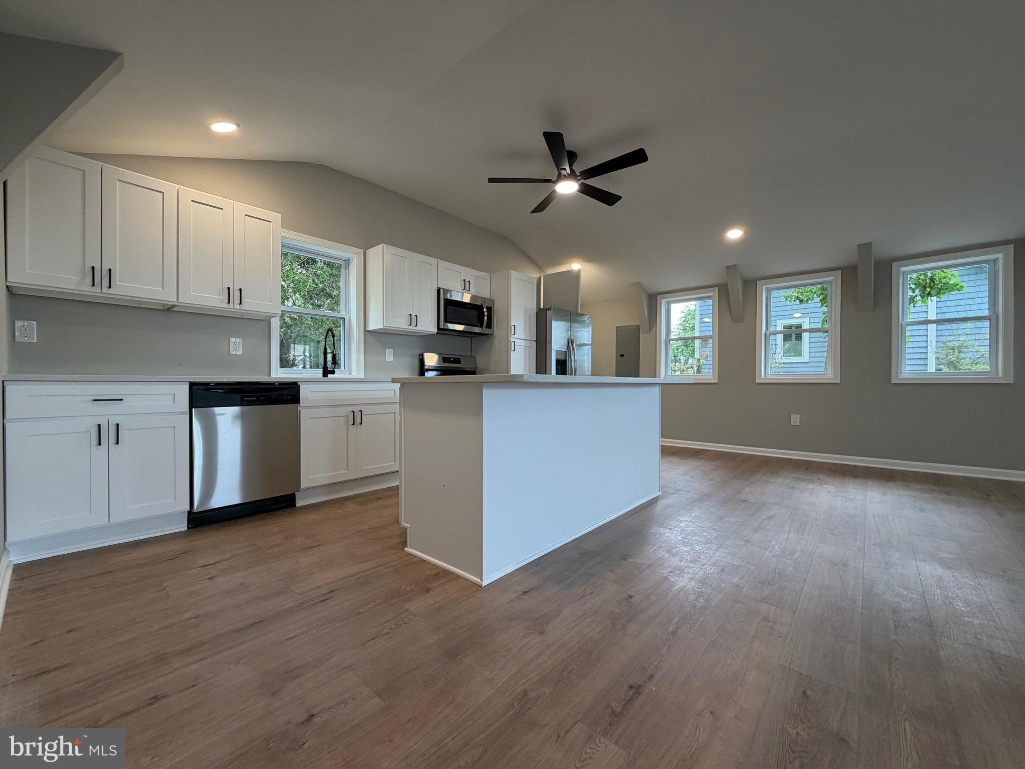 LONG BEACH - Residential
