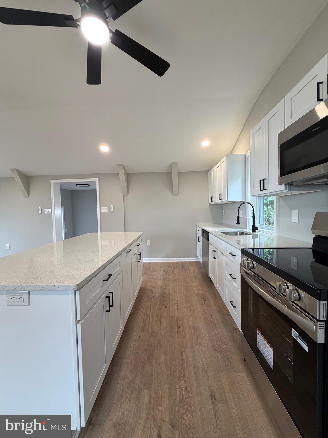 LONG BEACH - Residential