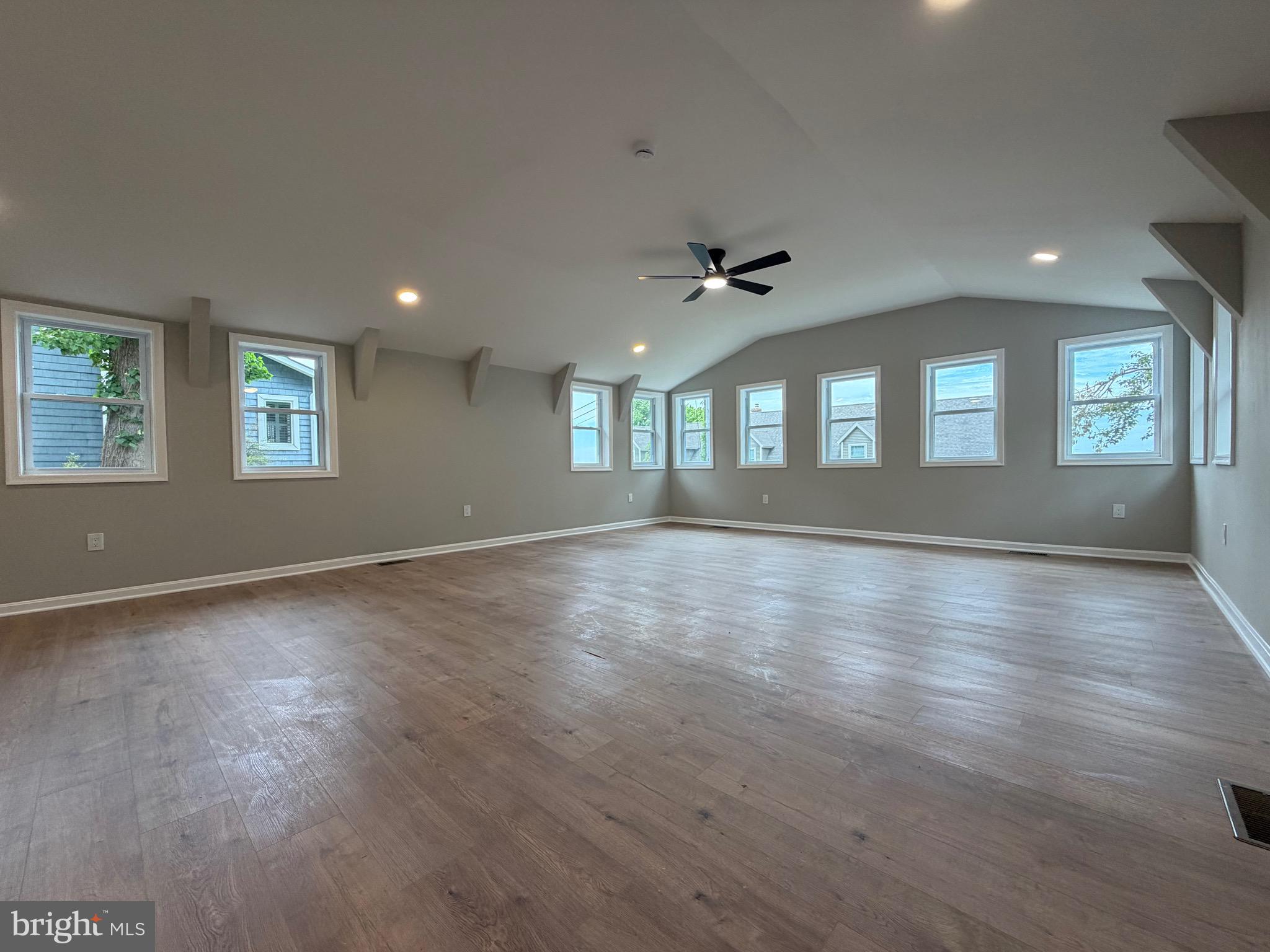 LONG BEACH - Residential