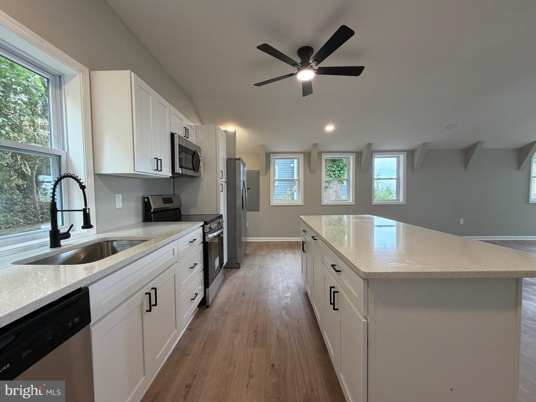 LONG BEACH - Residential