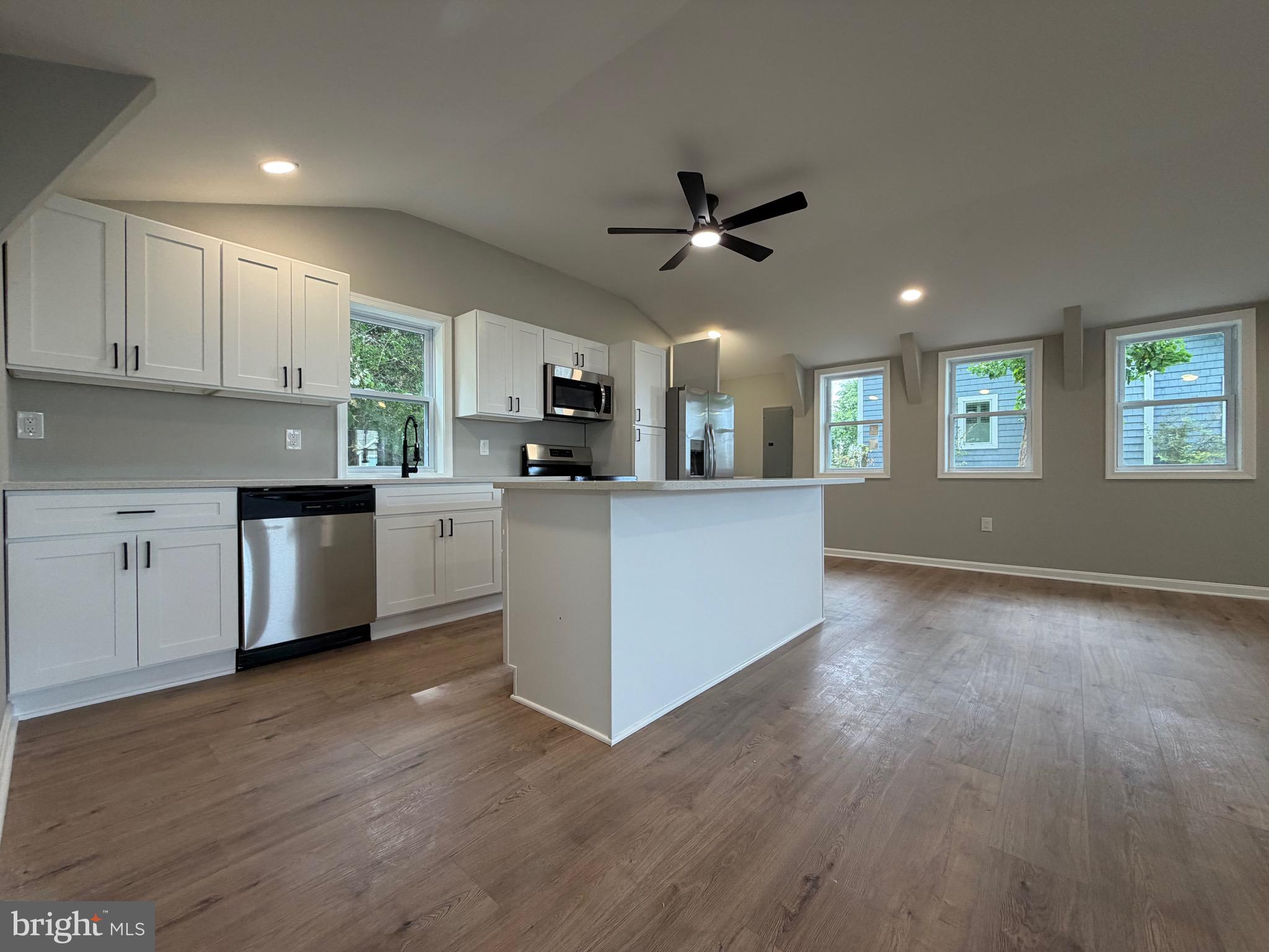 LONG BEACH - Residential