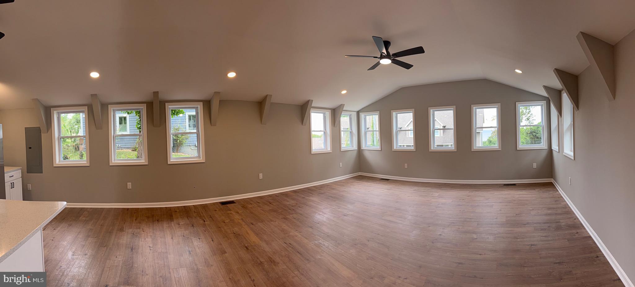 LONG BEACH - Residential