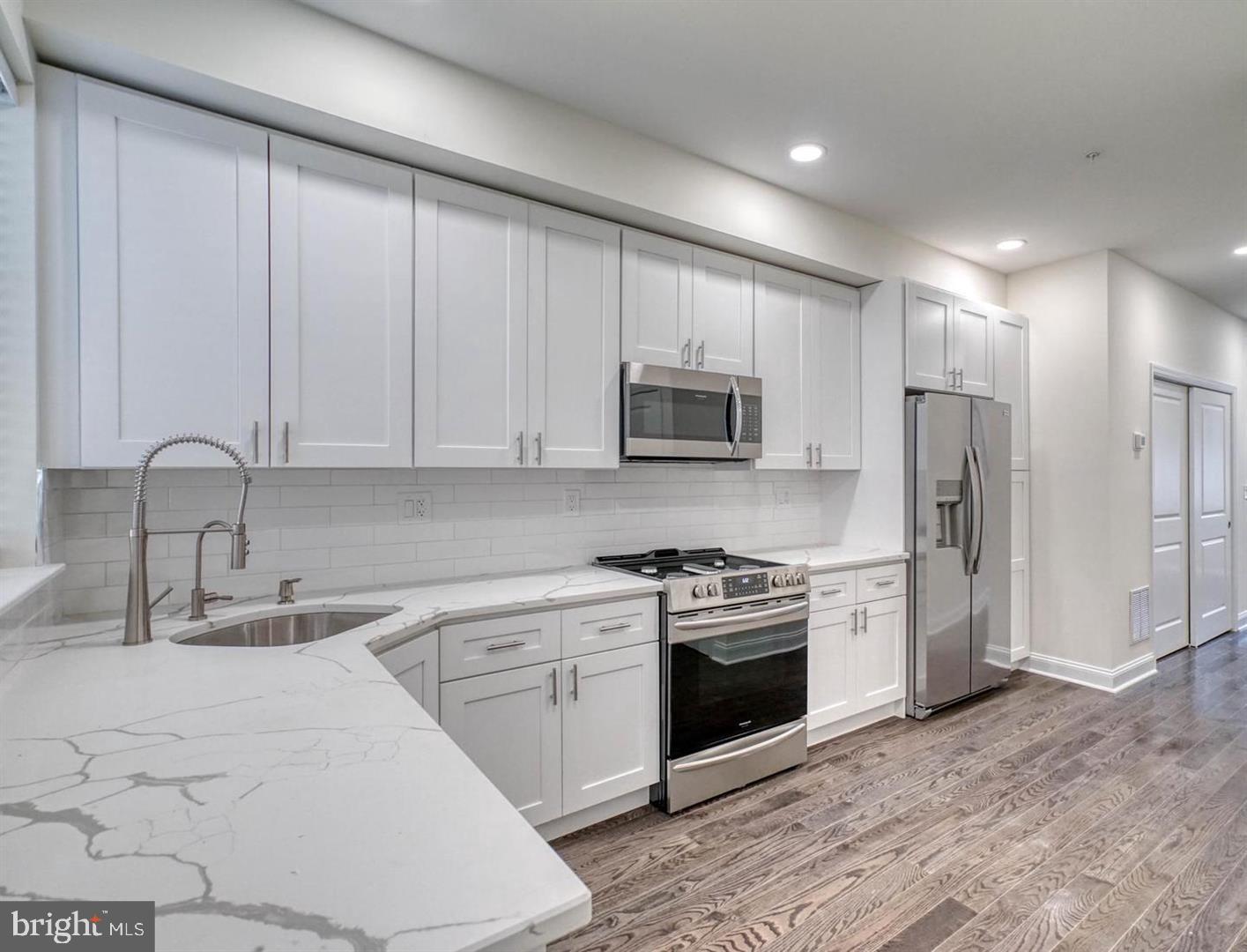 PASSYUNK SQUARE - Residential